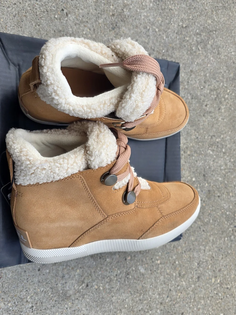 Sorel Kinetic Conquest WP boots Women Size 10